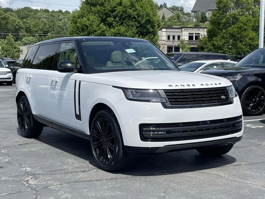 New 2026 Ostuni Pearl White Land Rover Autobiography image 3