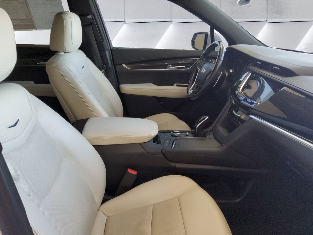 Used 2021 White Cadillac Sport image 13