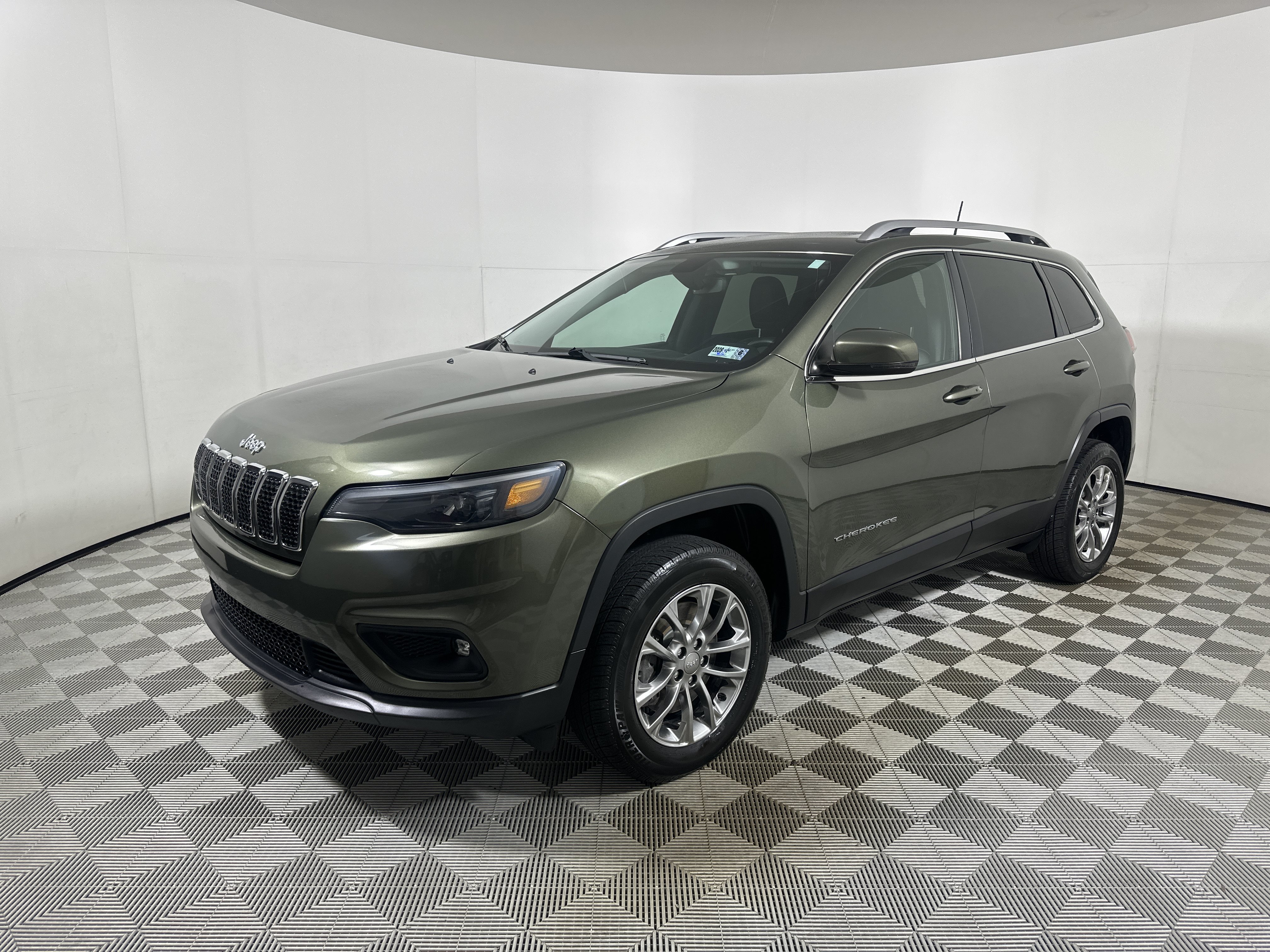 Used 2019 Olive Green Pearlcoat Jeep Latitude Plus image 3