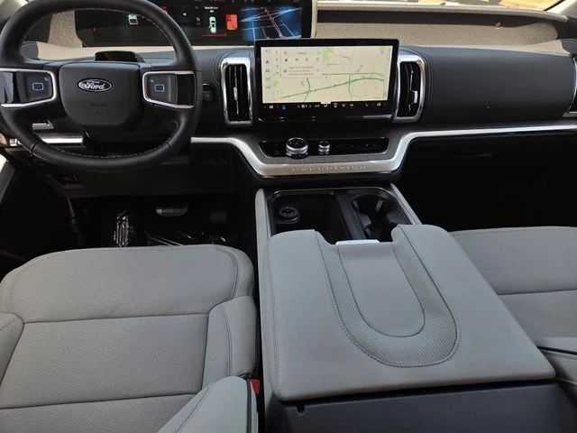 New 2026 Star White Metallic Tri-Coat Ford MAX Platinum® image 28