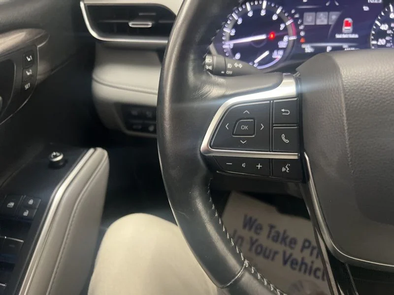 Used 2021 White Toyota Platinum image 25