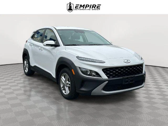 Used 2023 Lunar White Hyundai SE image 1