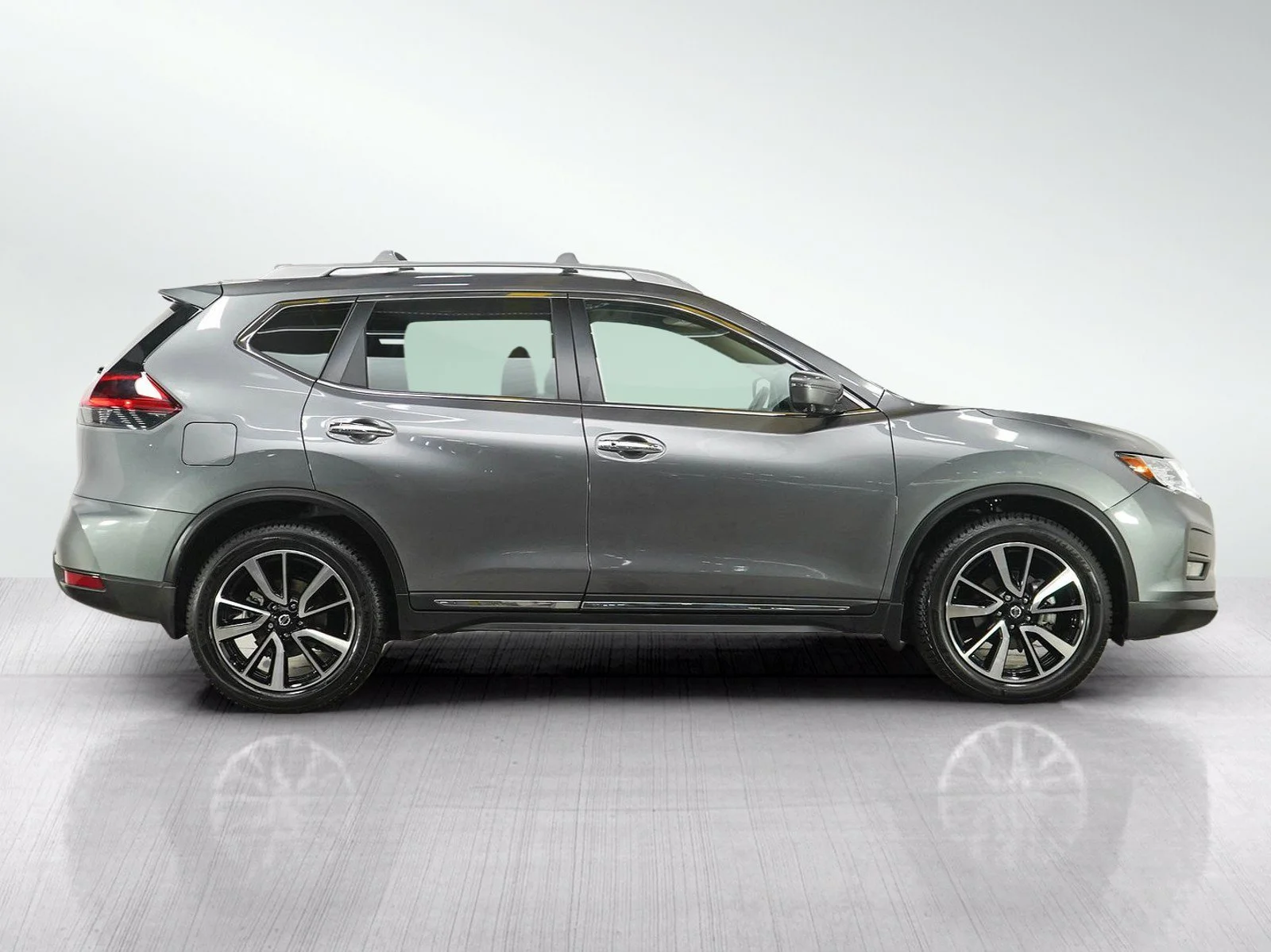Used 2020 Gun Metallic Nissan SL image 6