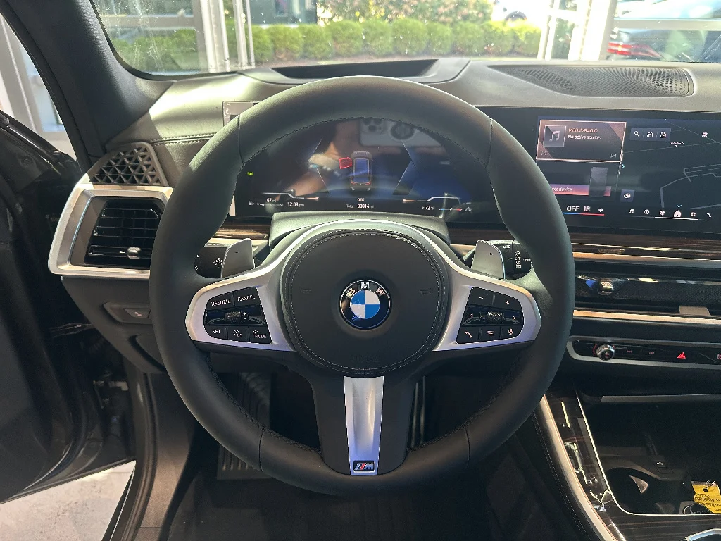 New 2026 Manhattan Green Metallic BMW xDrive40i image 9