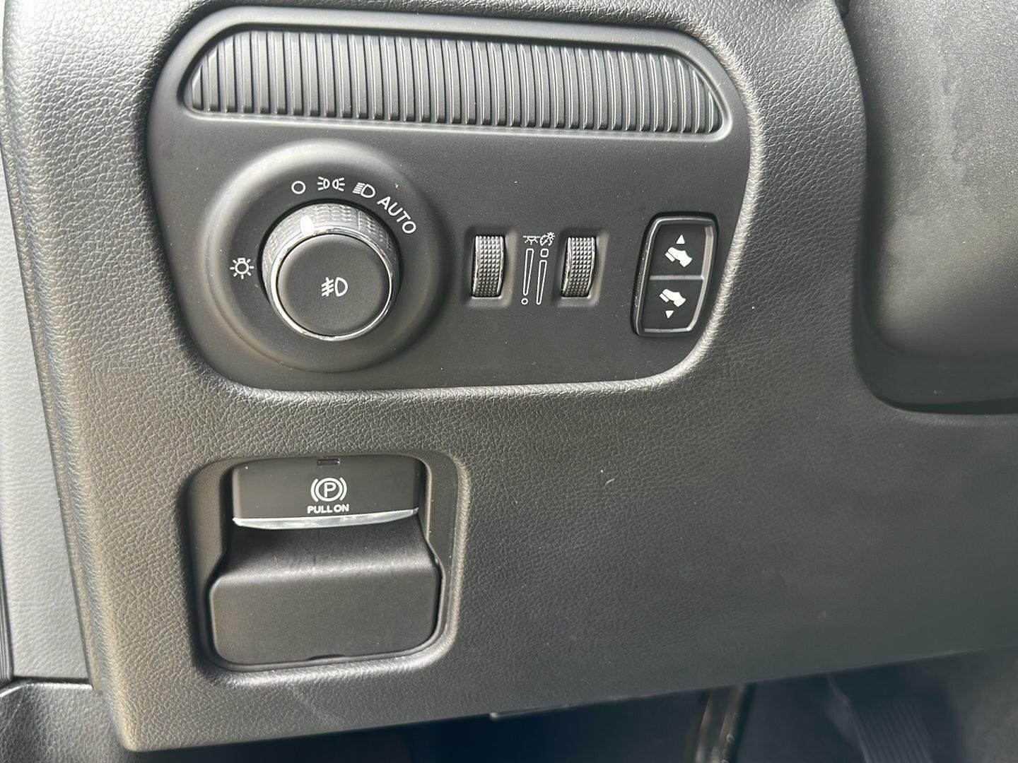 Used 2024 Diamond Black Crystal Pearlcoat Jeep Series II image 15