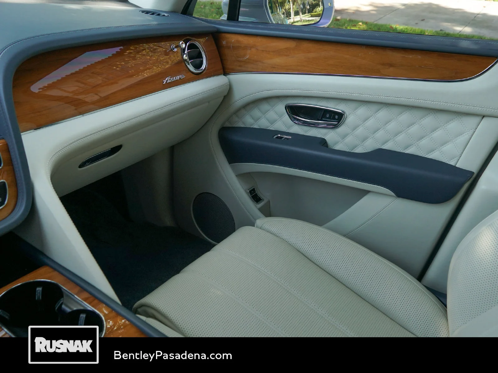 Certified Used 2023 Breeze by Mulliner Bentley Azure image 19