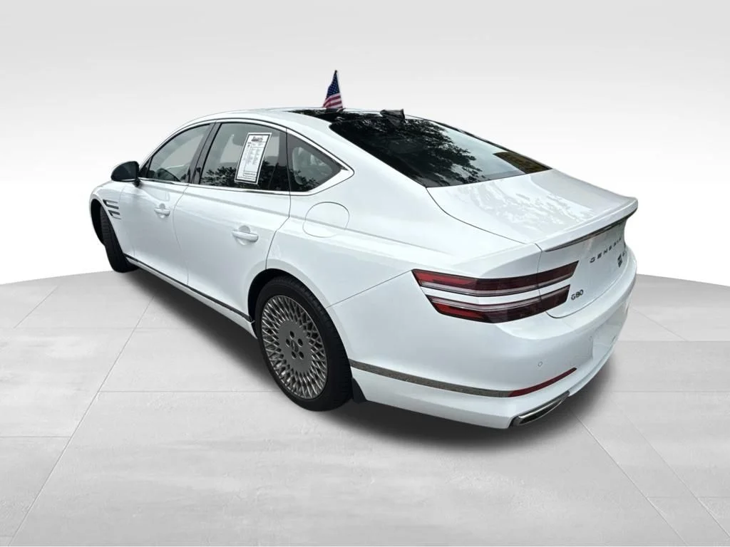 Used 2022 White Genesis 2.5T image 2