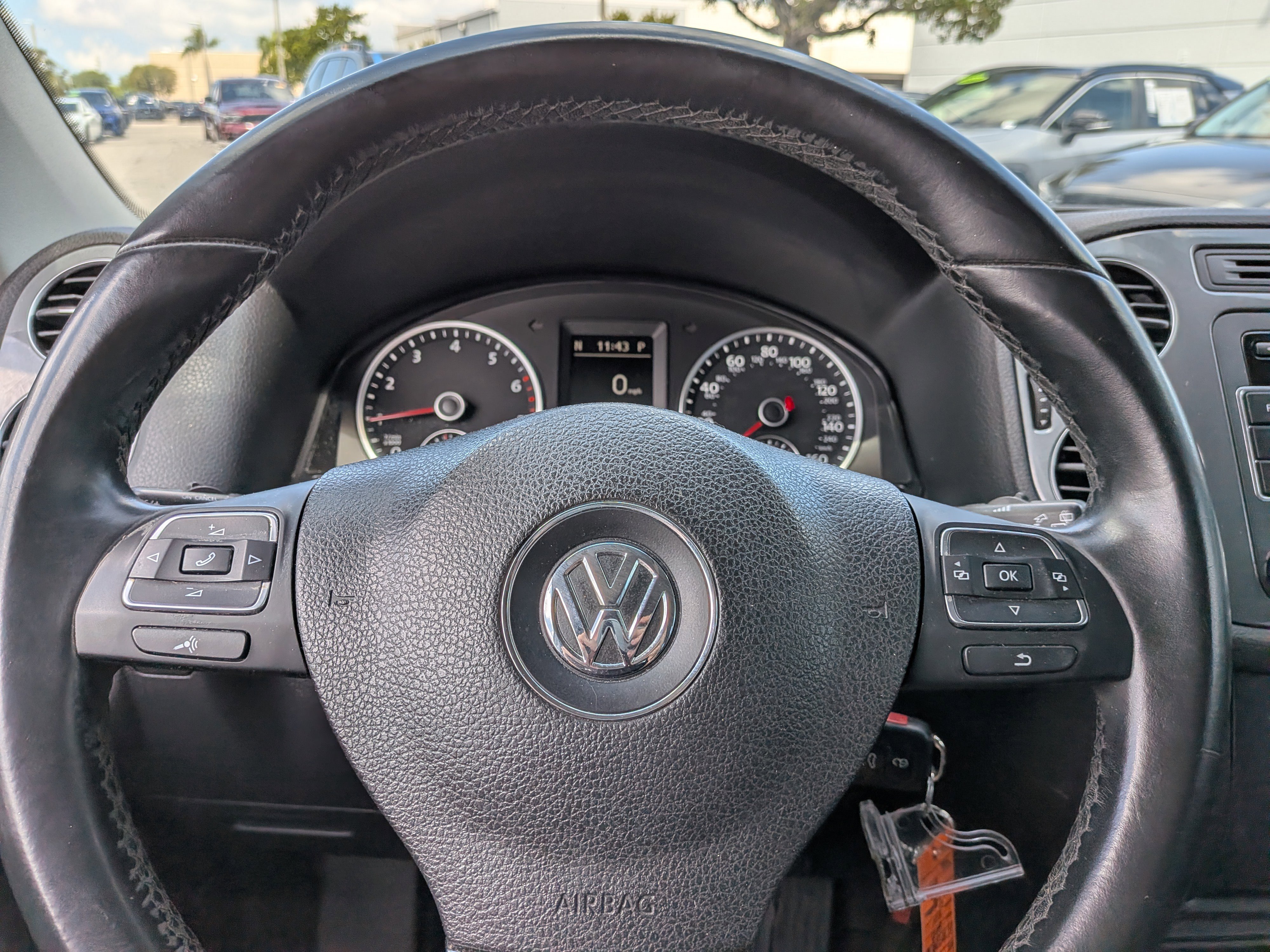 Used 2015 Pure White Volkswagen S image 26