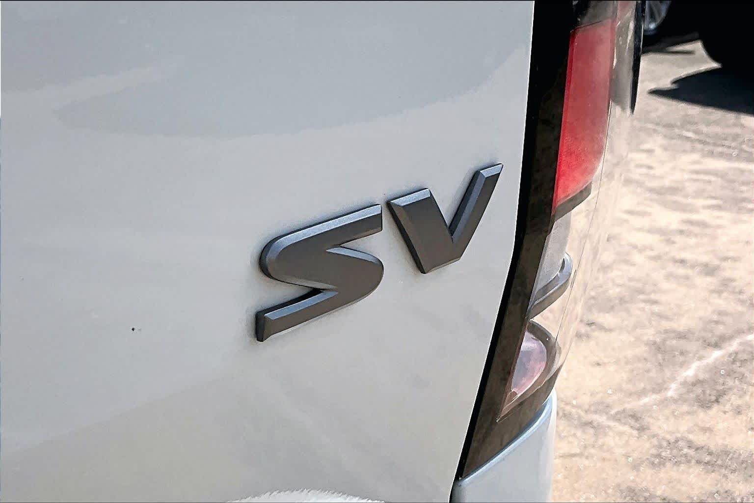 Used 2024 Glacier White Nissan SV image 9