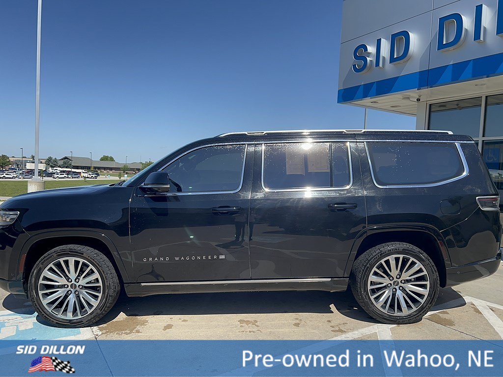 Used 2022 Diamond Black Crystal Pearlcoat Jeep Series III image 2