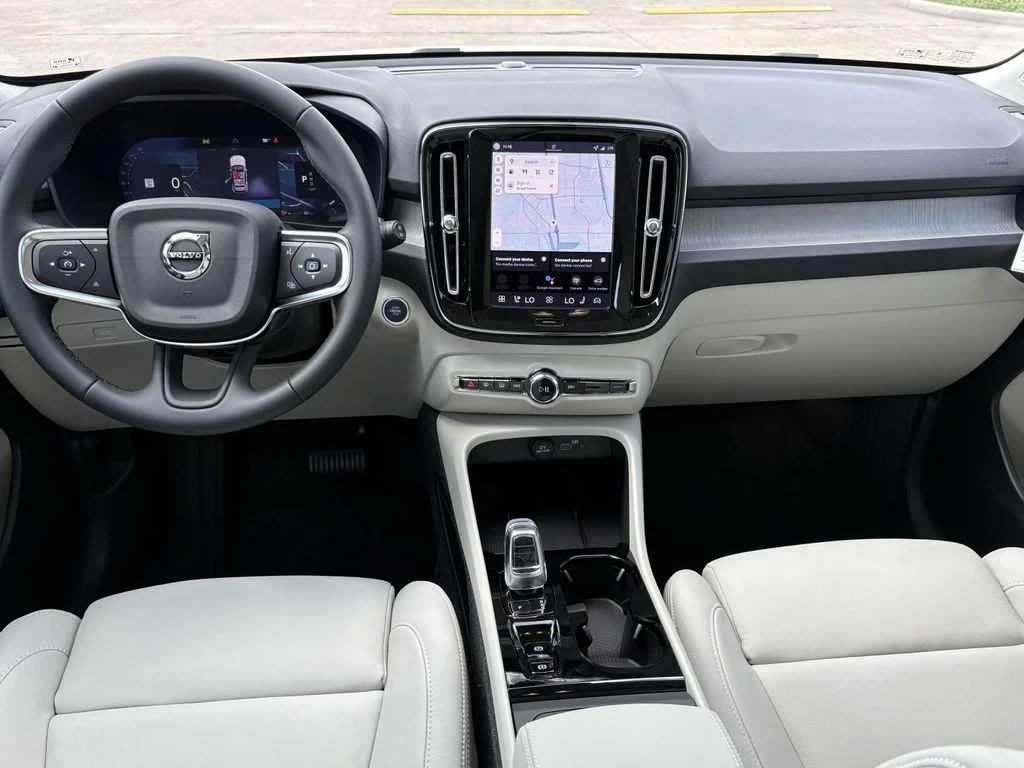 2026 Volvo XC40 Plus - Photo 24