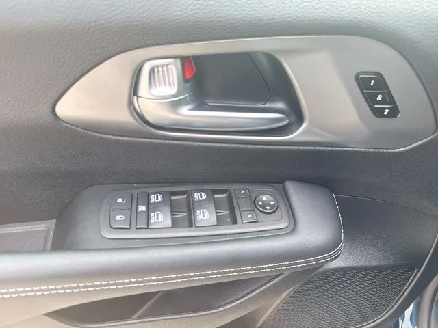 Used 2025 Blue Chrysler Select image 12