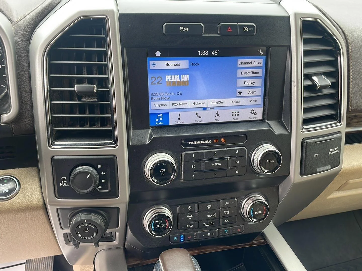 Used 2019 White Platinum Metallic Tri-Coat/Stone Gray Ford LARIAT image 13