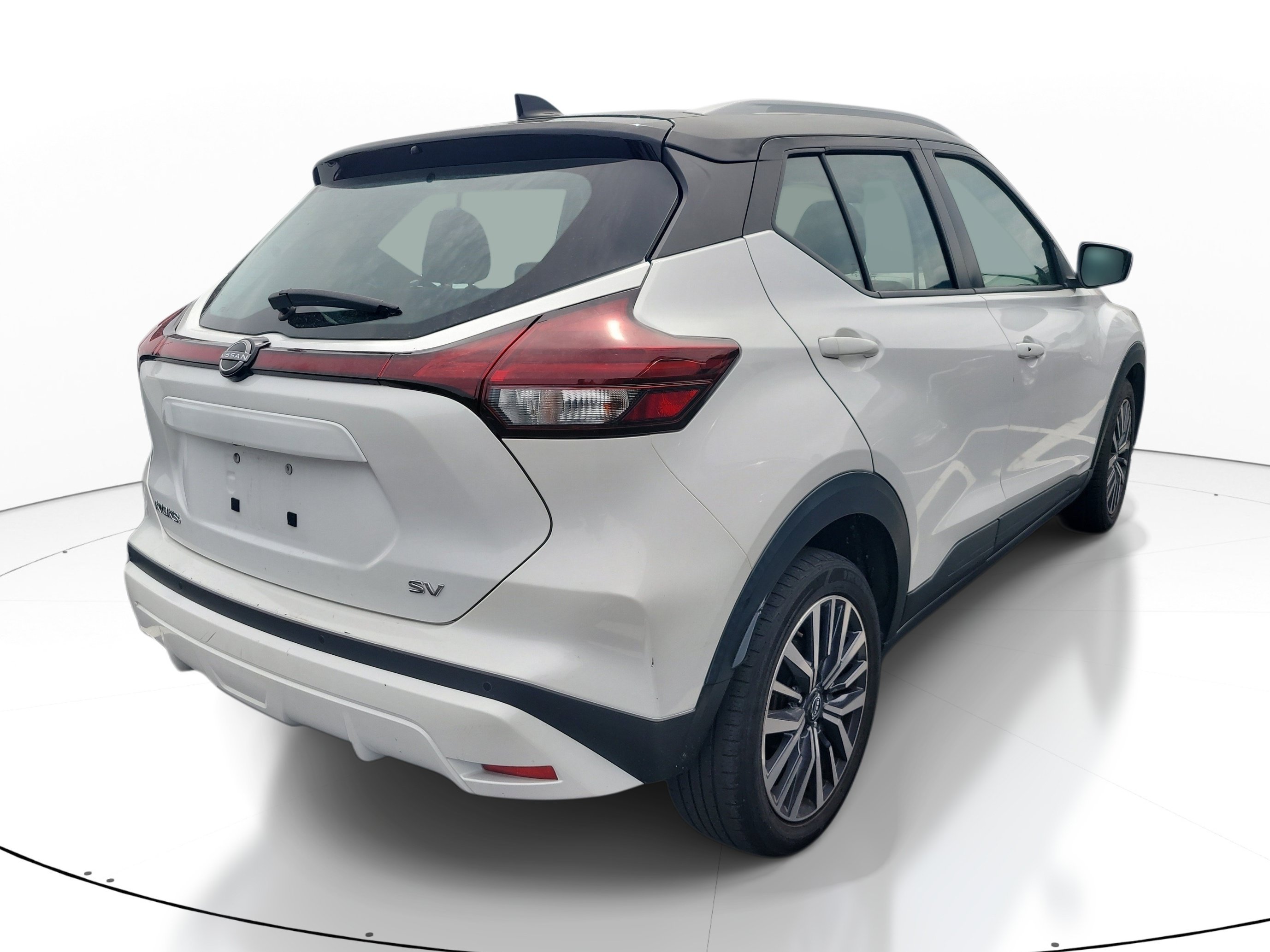 Used 2023 Aspen White Tricoat/Super Black Nissan SV image 3