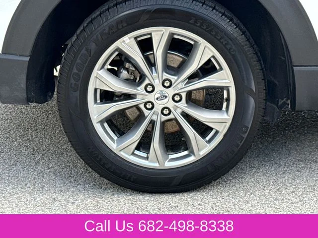 Used 2023 White Ford Limited image 9