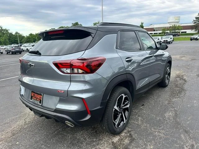 Used 2022  Chevrolet  image 3