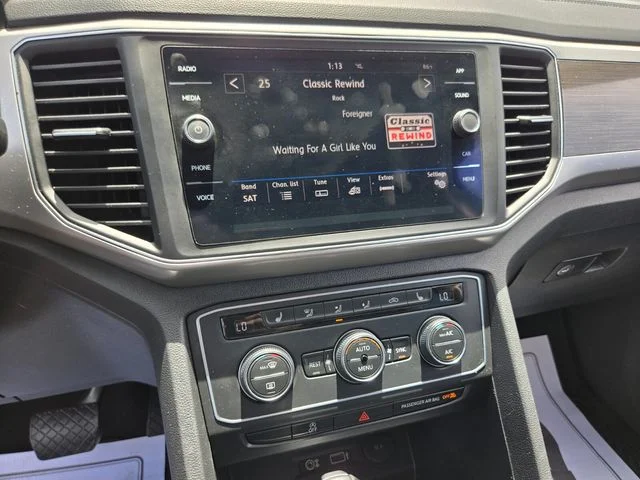 Used 2019 Blue Volkswagen 3.6L V6 SE image 22