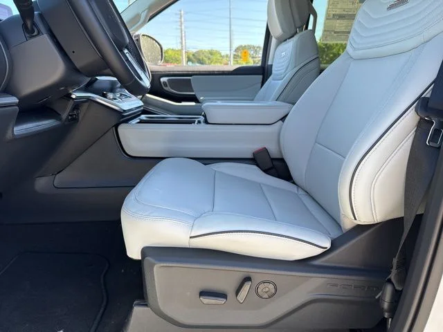 New 2026 Star White Metallic Tri-Coat Ford Platinum image 29