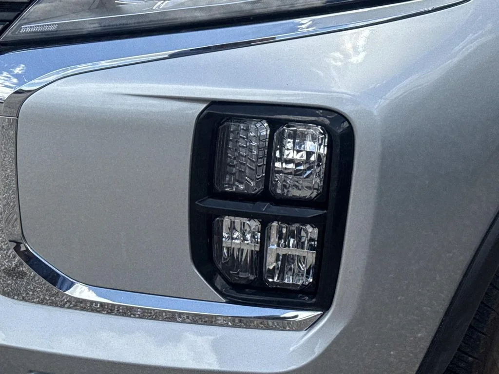 Used 2025 White Mitsubishi 2.0 LE image 4