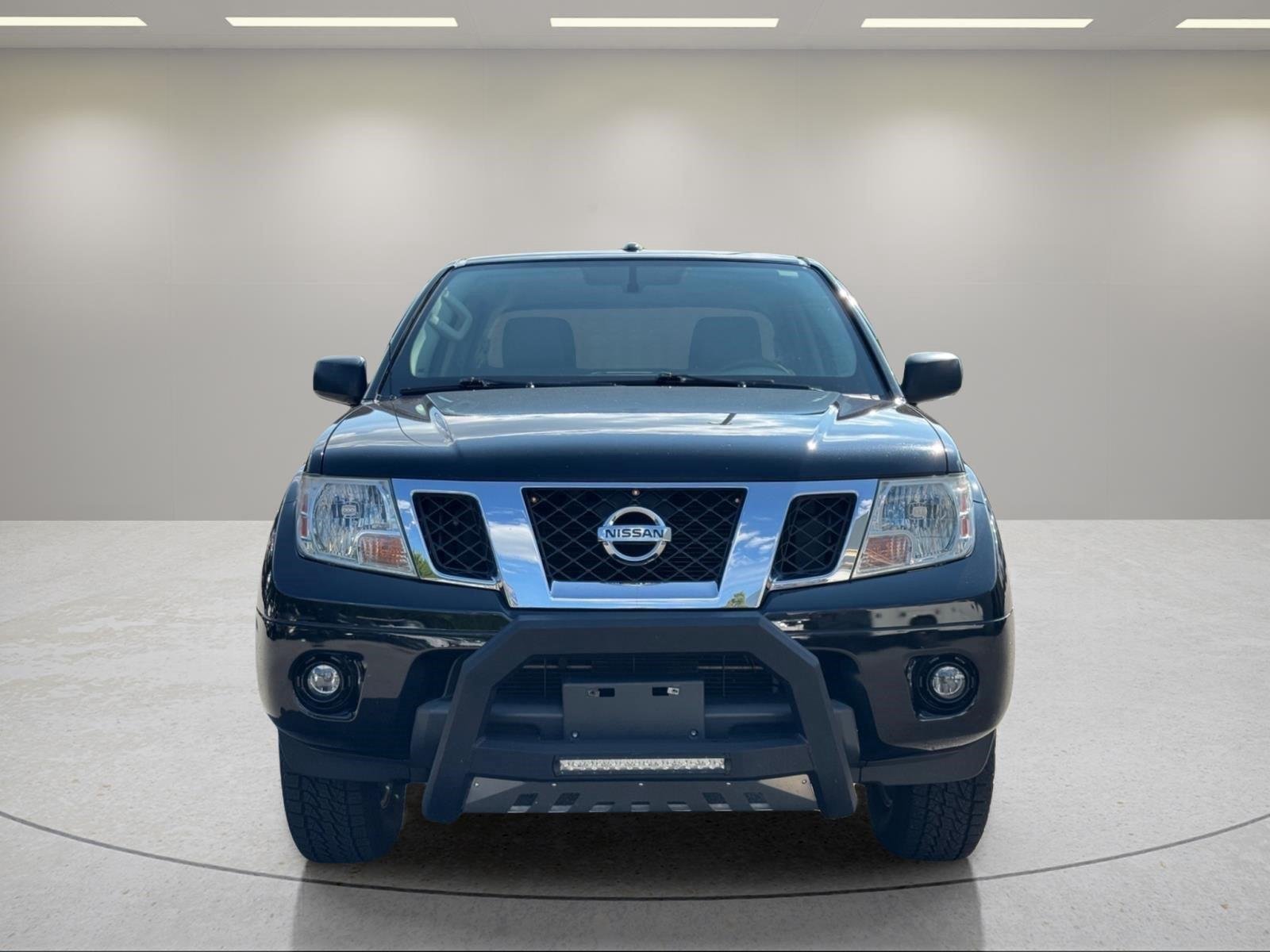 Used 2018 Magnetic Black Nissan SV V6 image 8