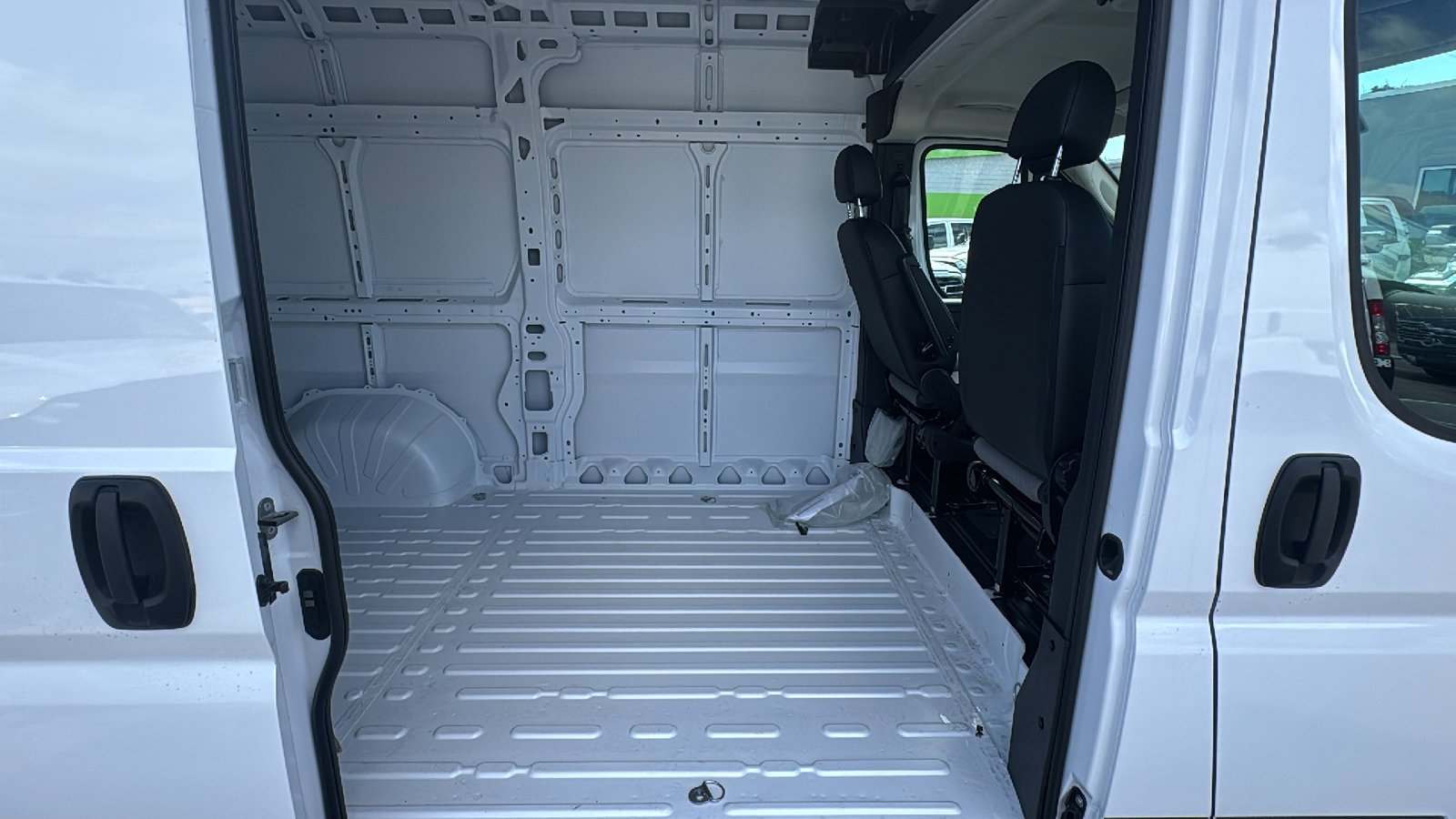 New 2026 Bright White Clear-Coat Exterior Paint RAM Tradesman image 14