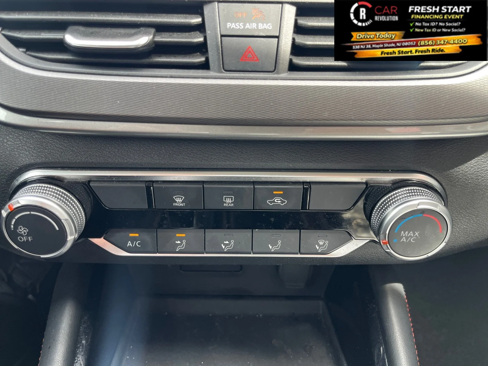 Used 2025 Pearl White Tricoat Nissan SR image 18
