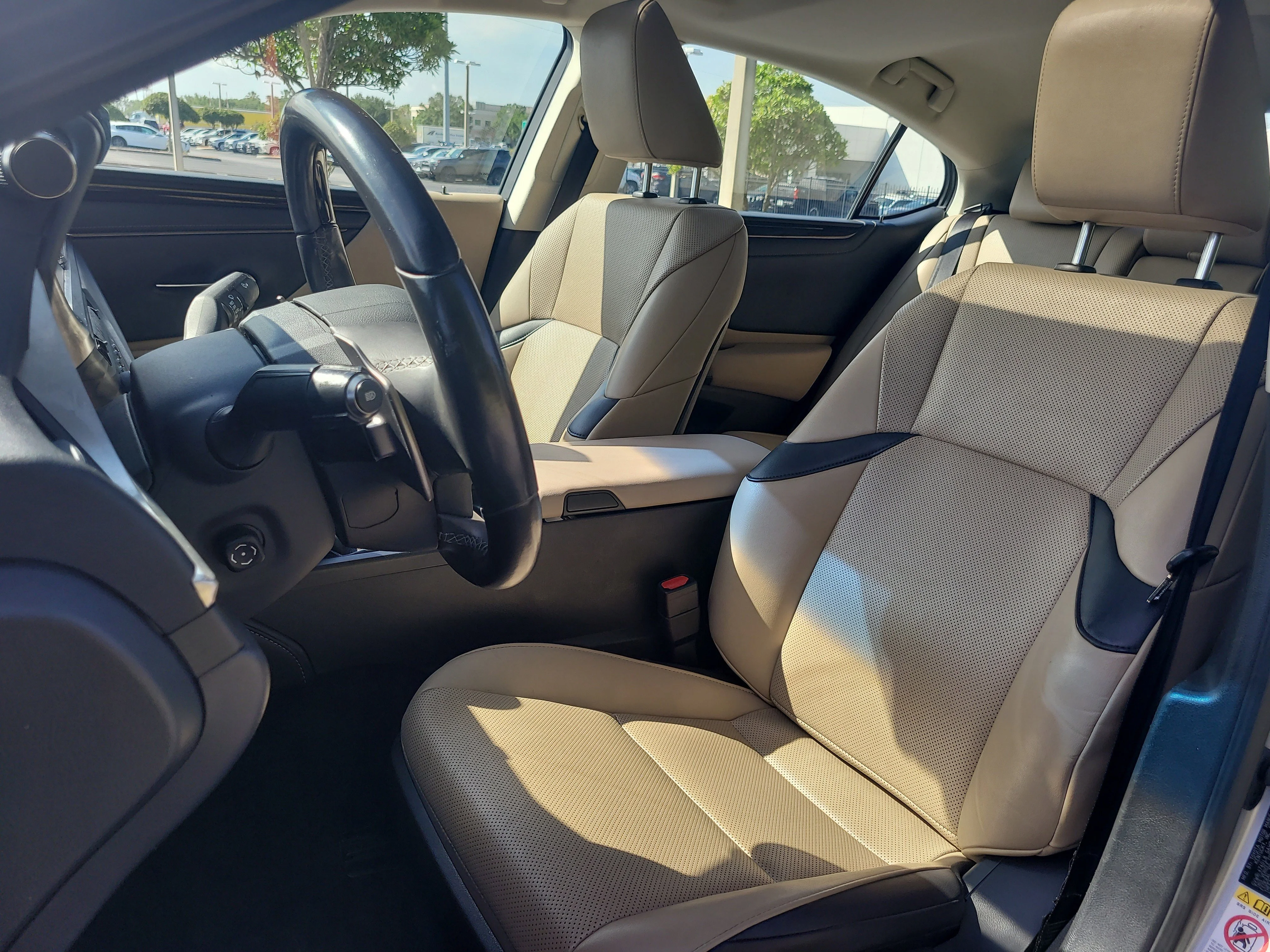 Used 2019 Silver Lexus ES 350 image 18