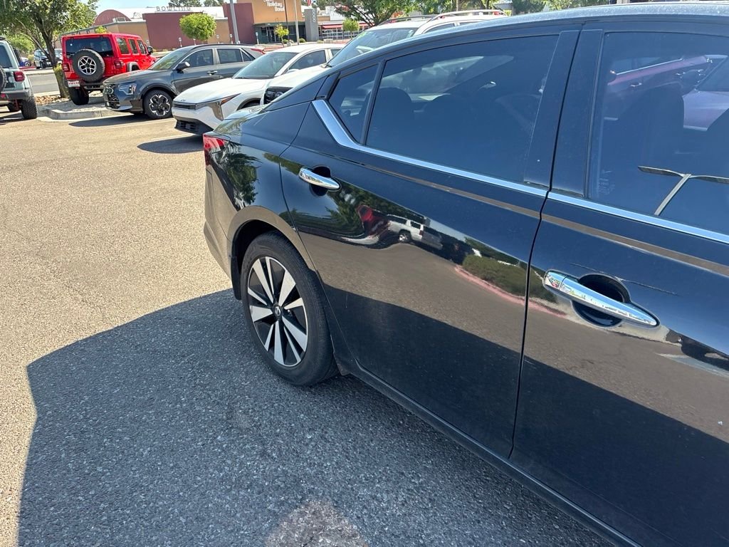 Used 2019 Black Nissan 2.5 SV image 12