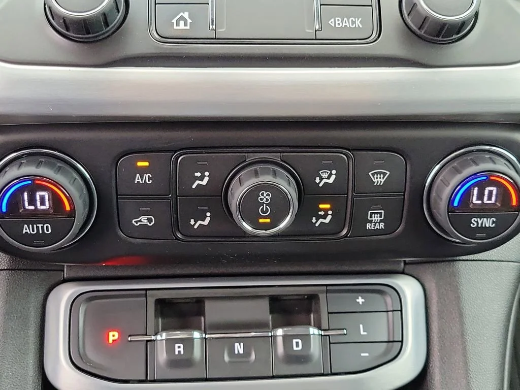 Used 2020 Carbon Black Metallic GMC SLE image 31