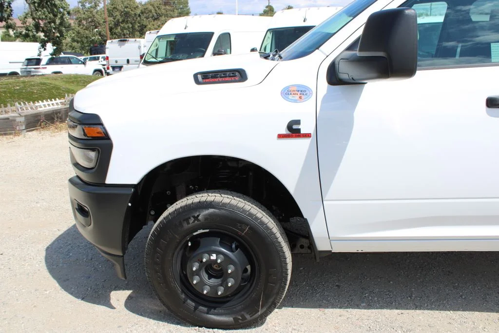 New 2026 Bright White Clear-Coat Exterior Paint Ram Tradesman image 7