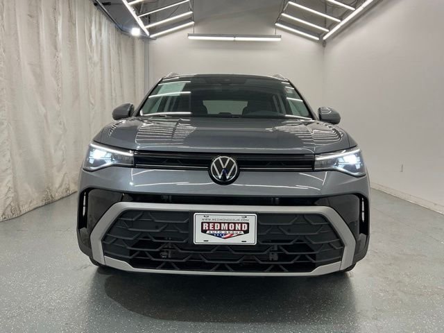 Used 2025 Gray Volkswagen 1.5T SE image 3
