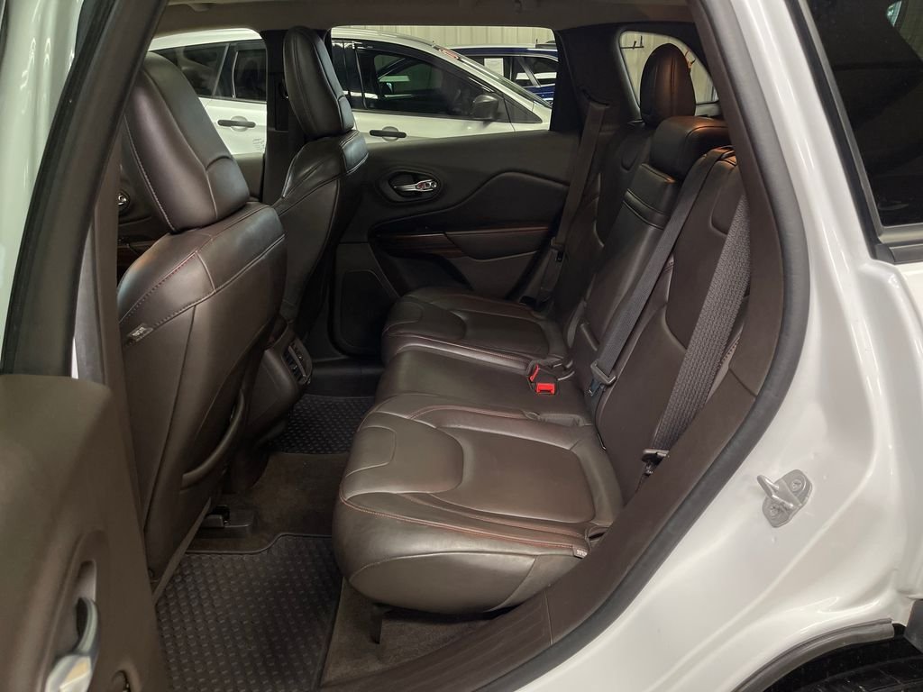 Used 2014 White Jeep Trailhawk image 25
