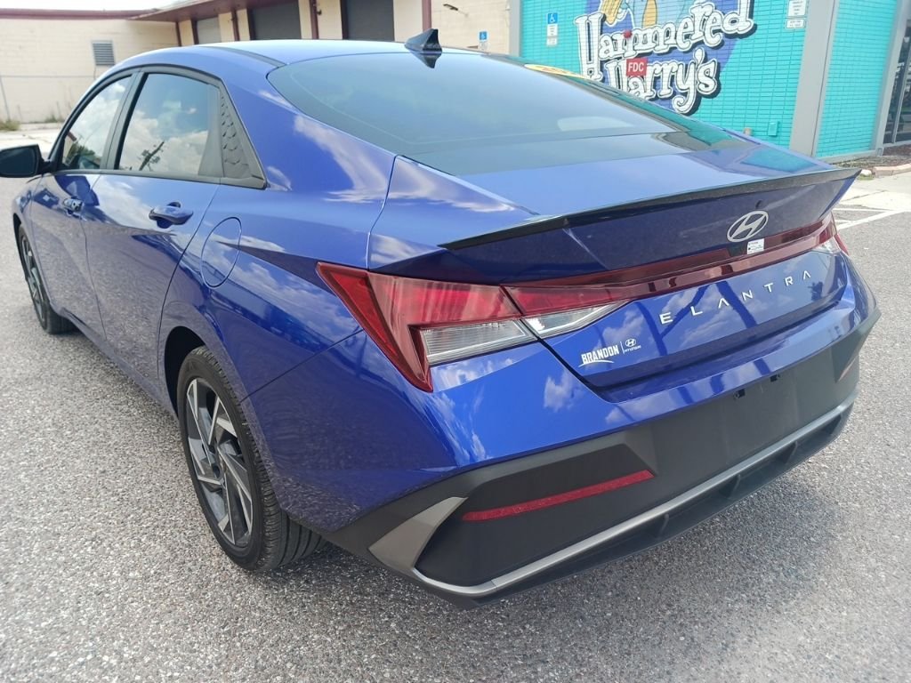 Used 2025 Blue Hyundai SEL Sport image 5