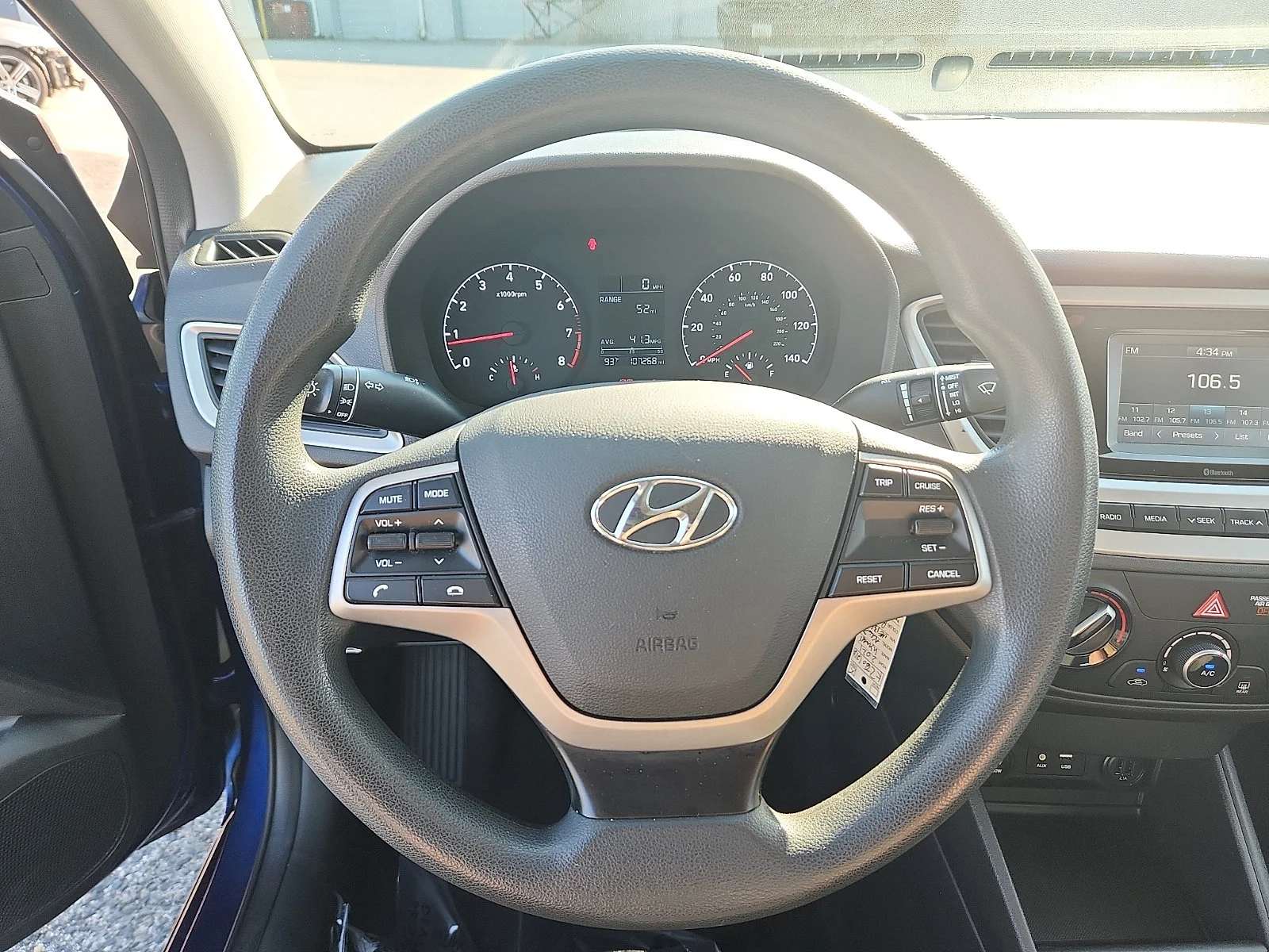 Used 2021 Blue Hyundai SE image 17