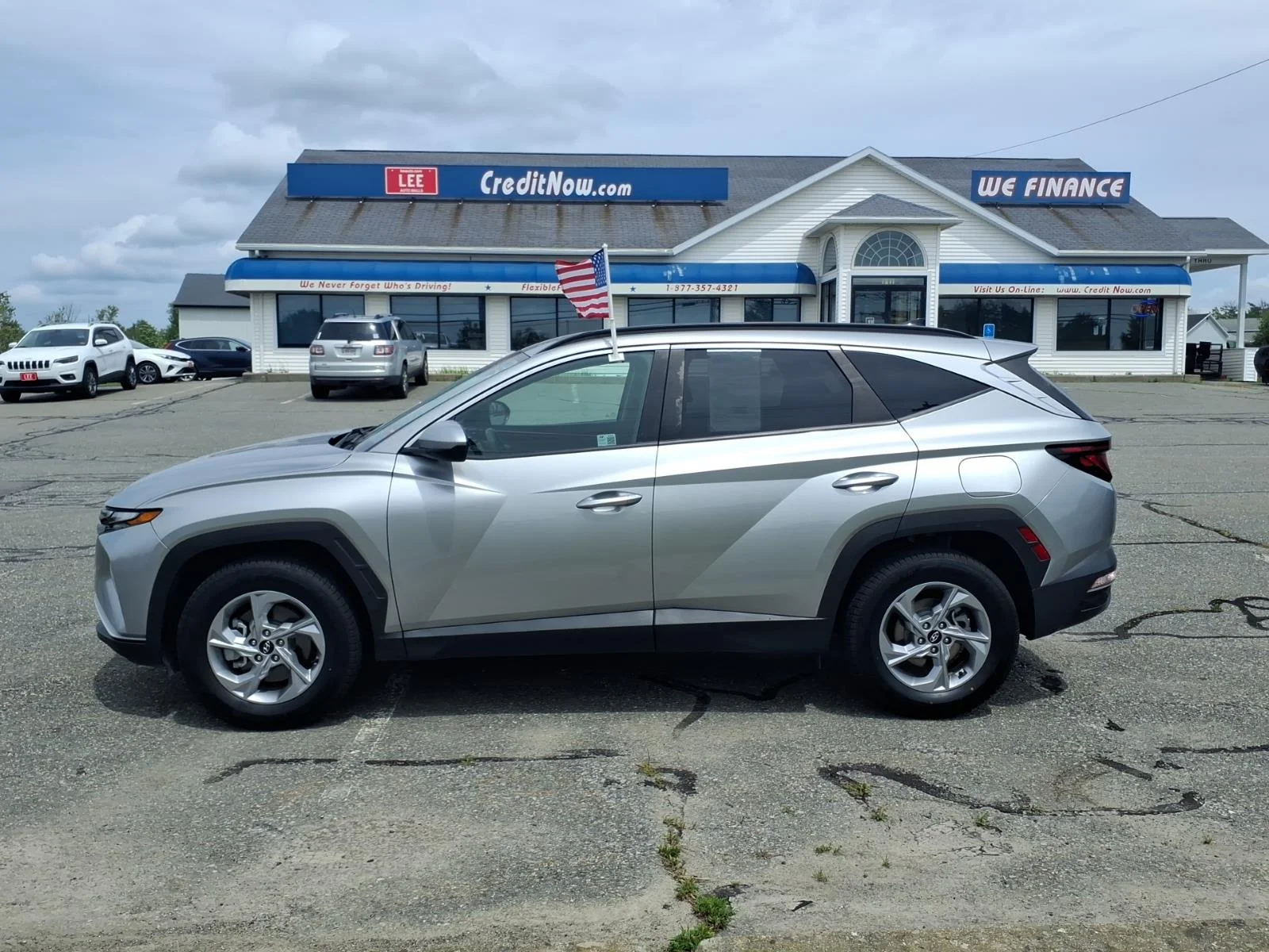 Used 2024 Shimmering Silver Hyundai SEL image 8