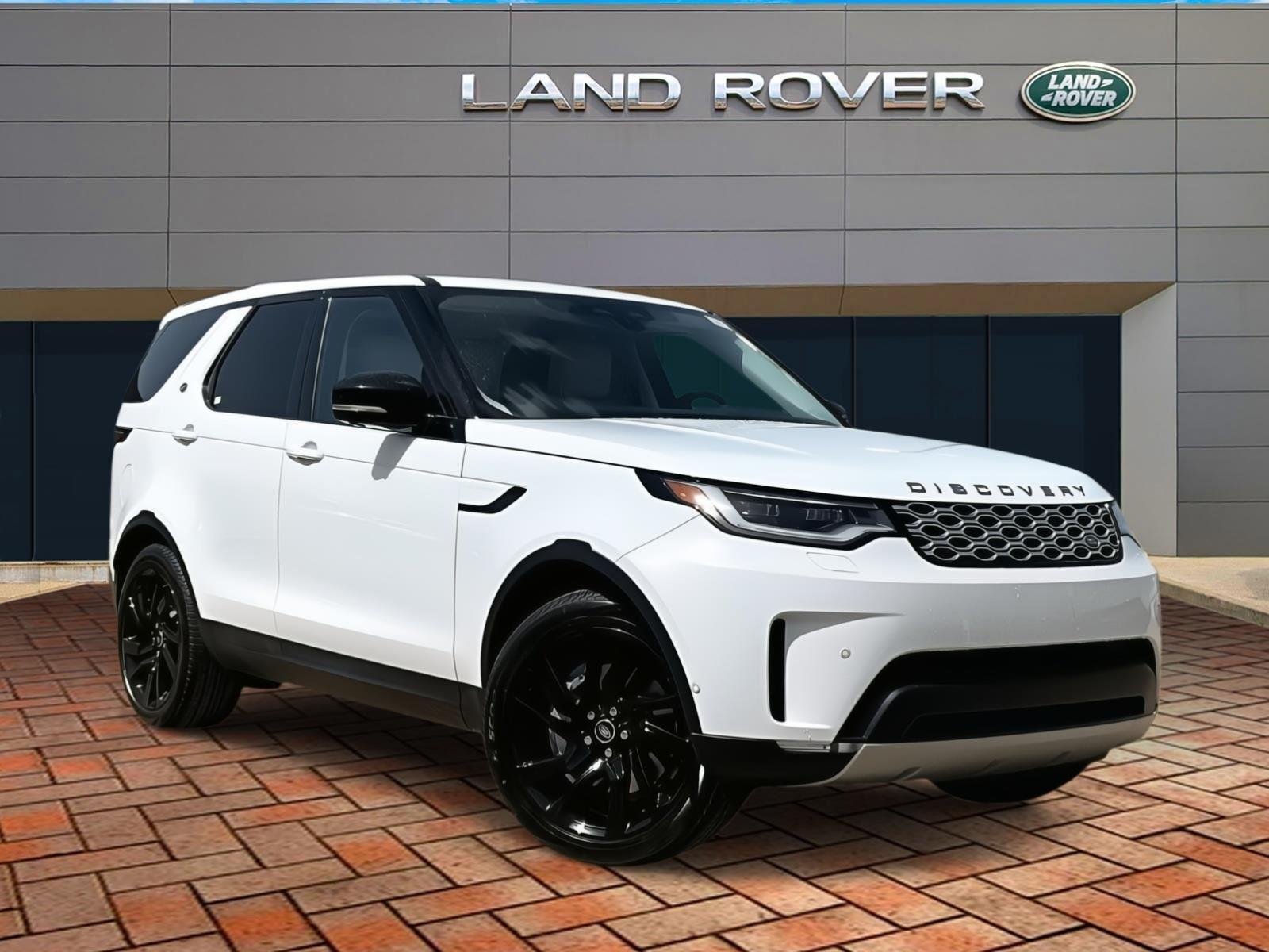 2025 Land Rover Discovery P300 S's photo