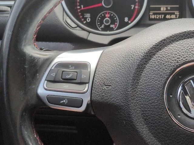 Used 2014 Black Volkswagen  image 23