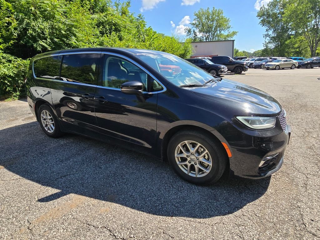 Used 2023 Black Chrysler Touring L image 10