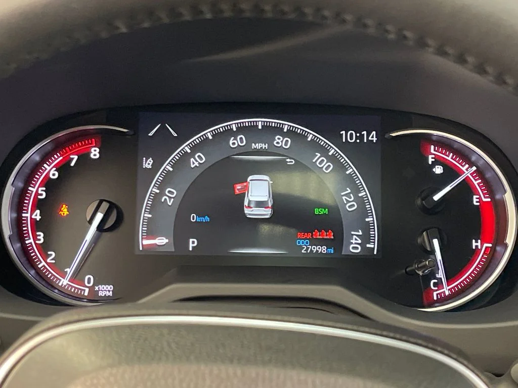 Used 2024 Silver Toyota XLE Premium image 20
