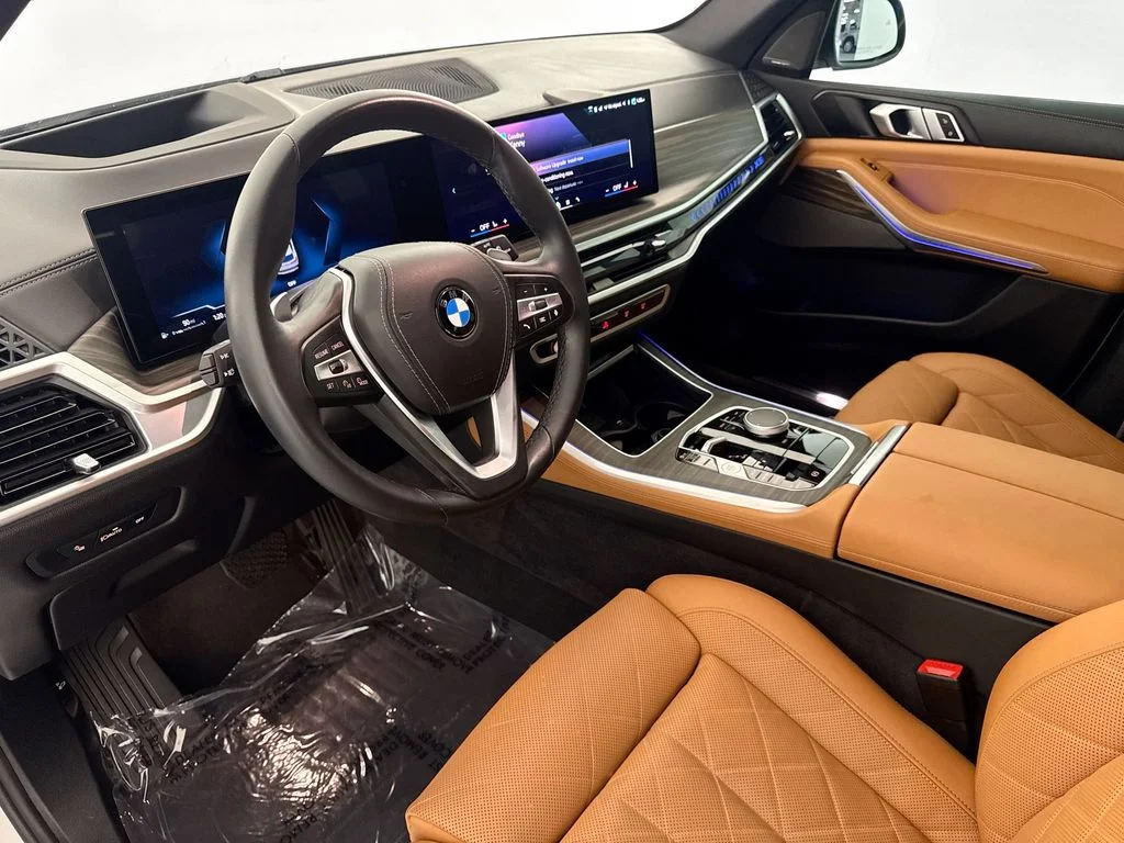 Used 2025 White BMW sDrive40i image 9
