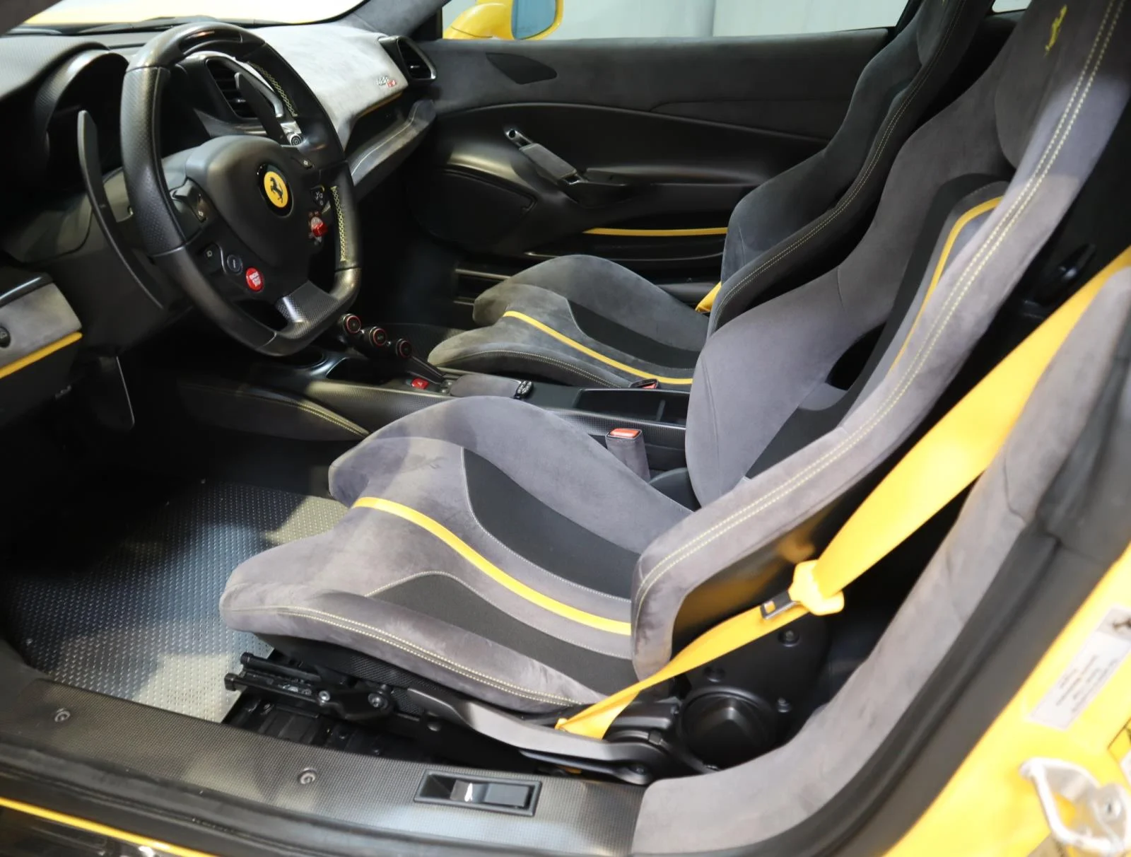 Used 2019 Giallo Modena Ferrari Coupe image 25