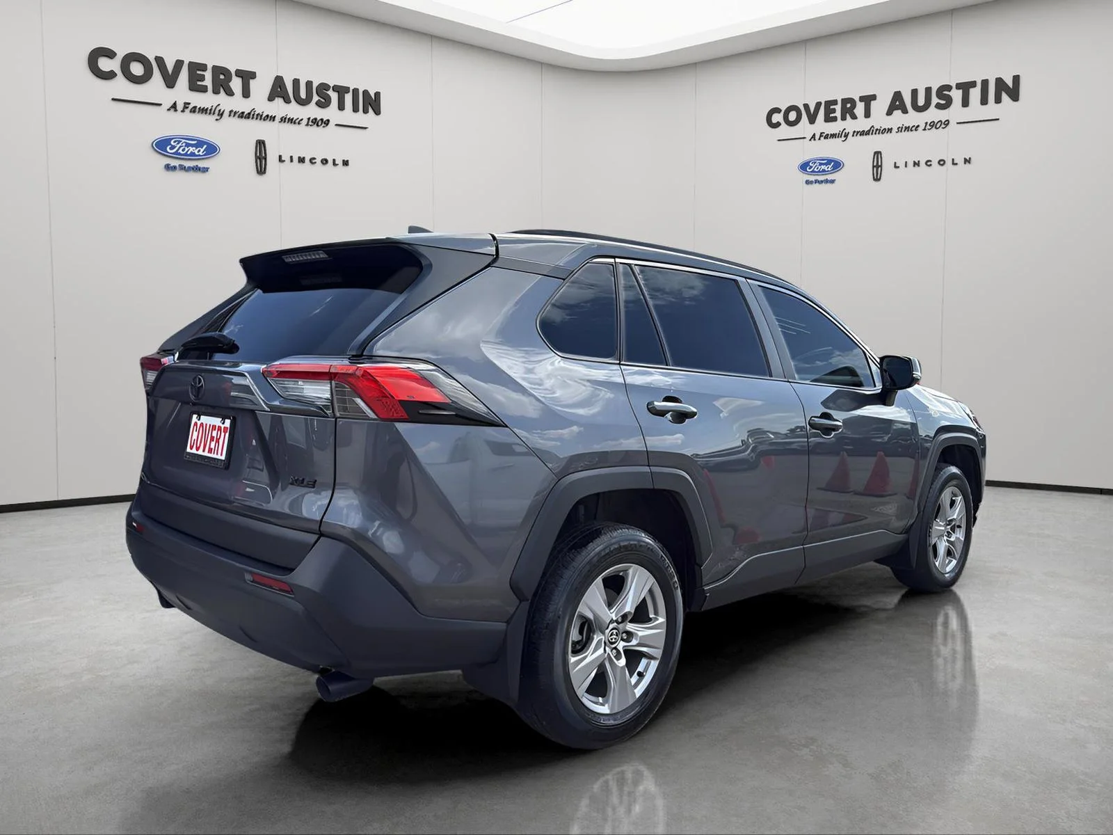 Used 2025 Gray Toyota XLE image 5