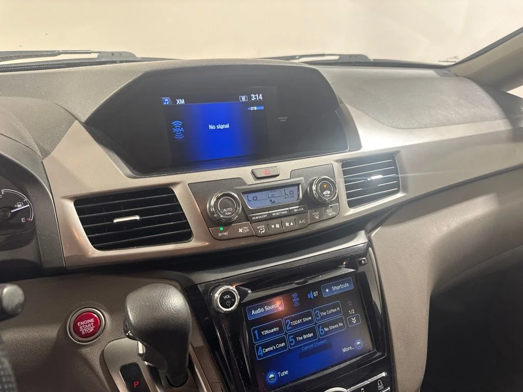 Used 2016 Lunar Silver Metallic Honda SE image 13