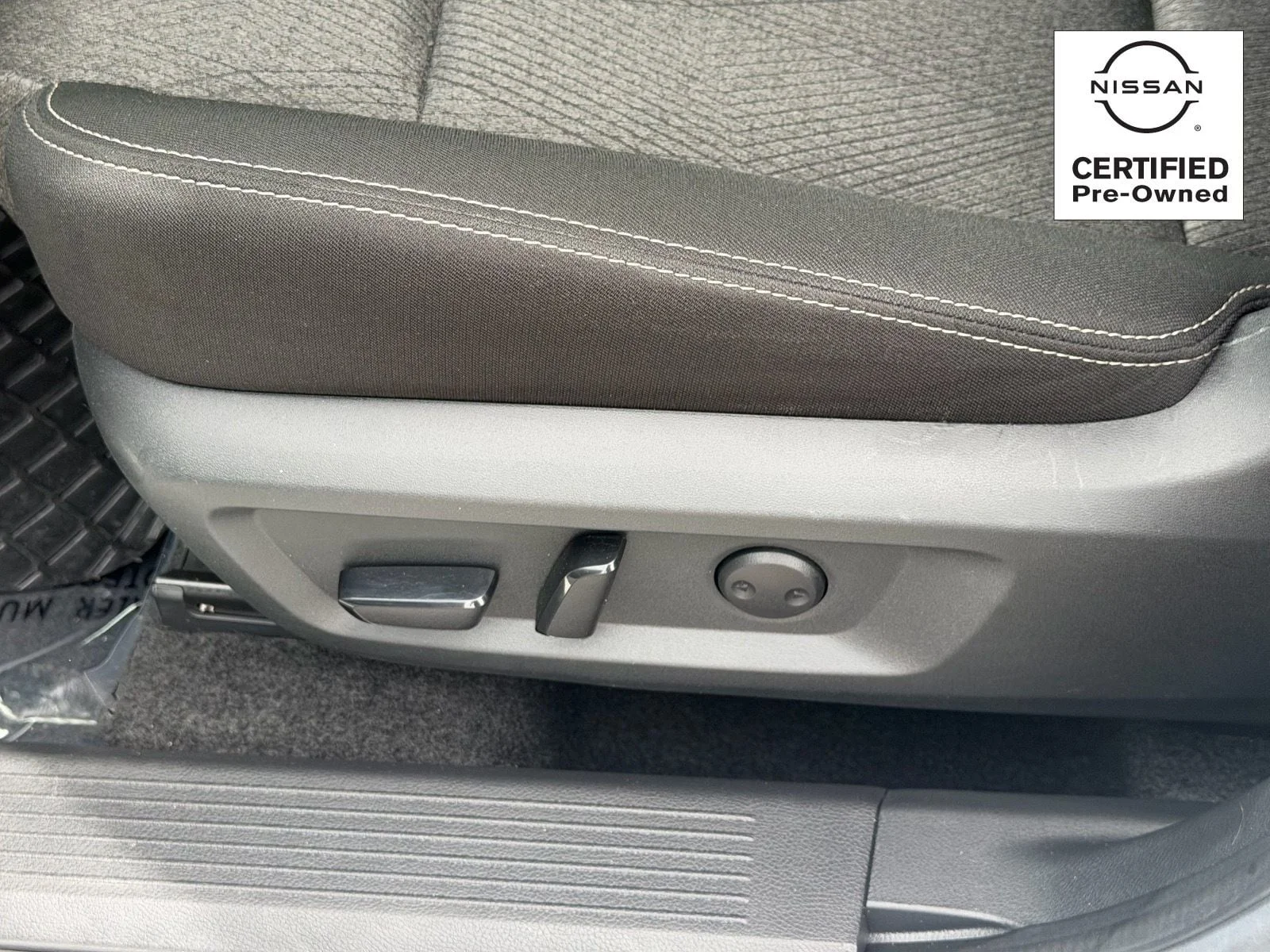 Used 2025 Everest White Pearl Nissan SV image 15
