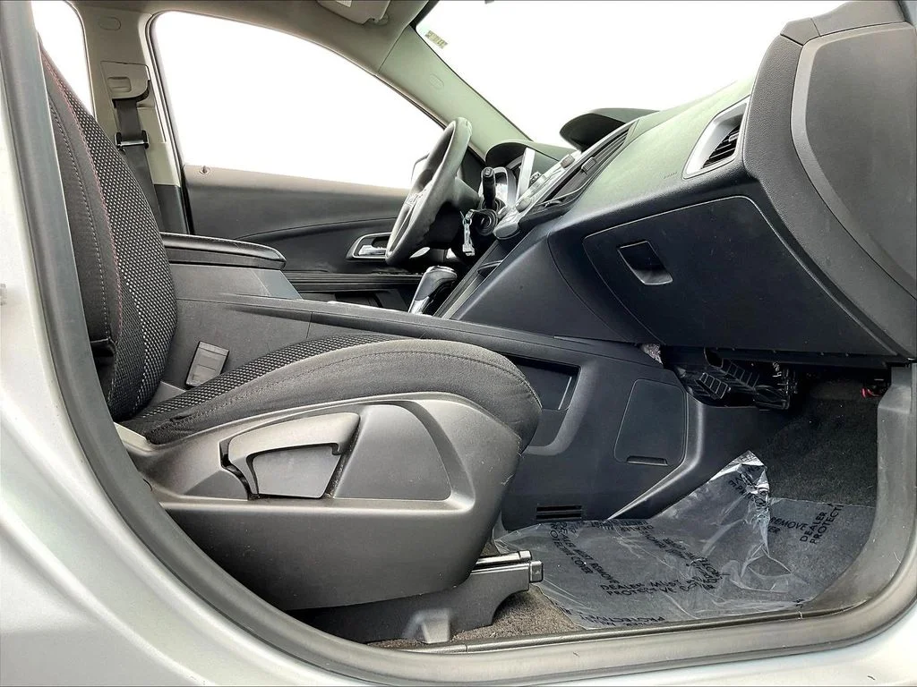 Used 2016 Silver Ice Metallic Chevrolet LS image 33