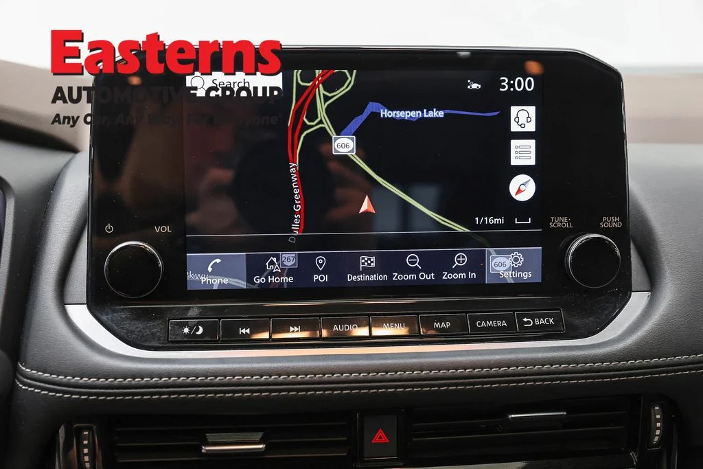 Used 2023 Gold Nissan SL image 19
