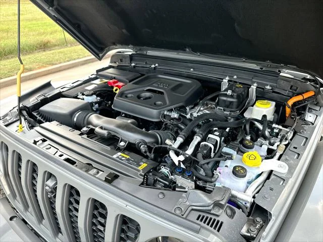 New 2023 Sting-Gray Clear-Coat Exterior Paint Jeep Rubicon 4xe image 26