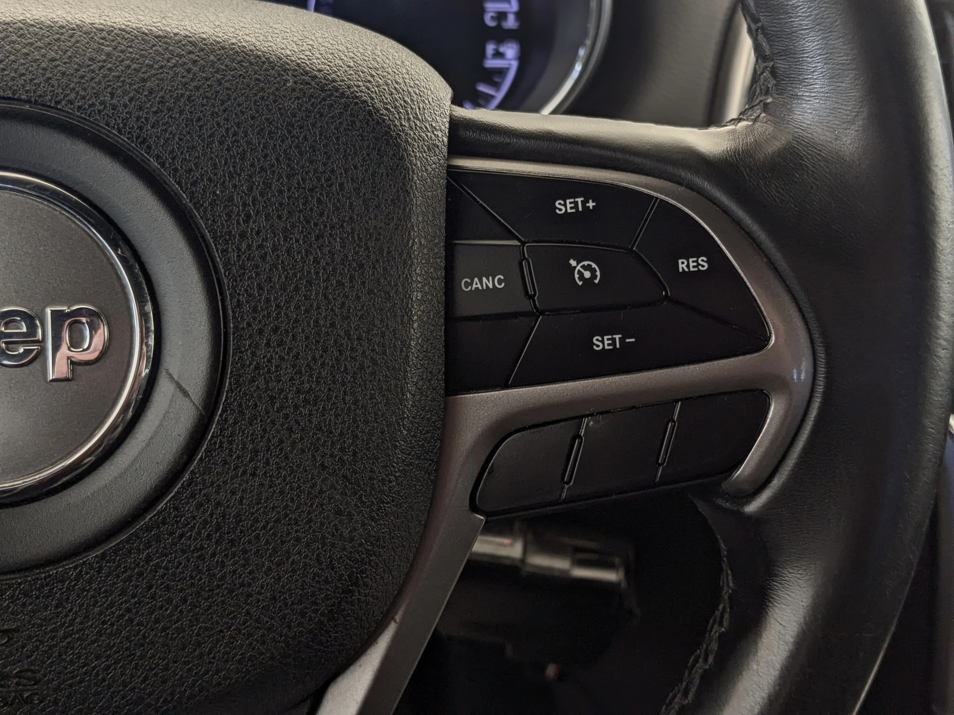 Used 2018 Black Jeep Laredo - - 3.6L Pentastar V6 - Quadra-Trac I 4x4 - Keyless Go - ParkView & ParkSense & More! image 18