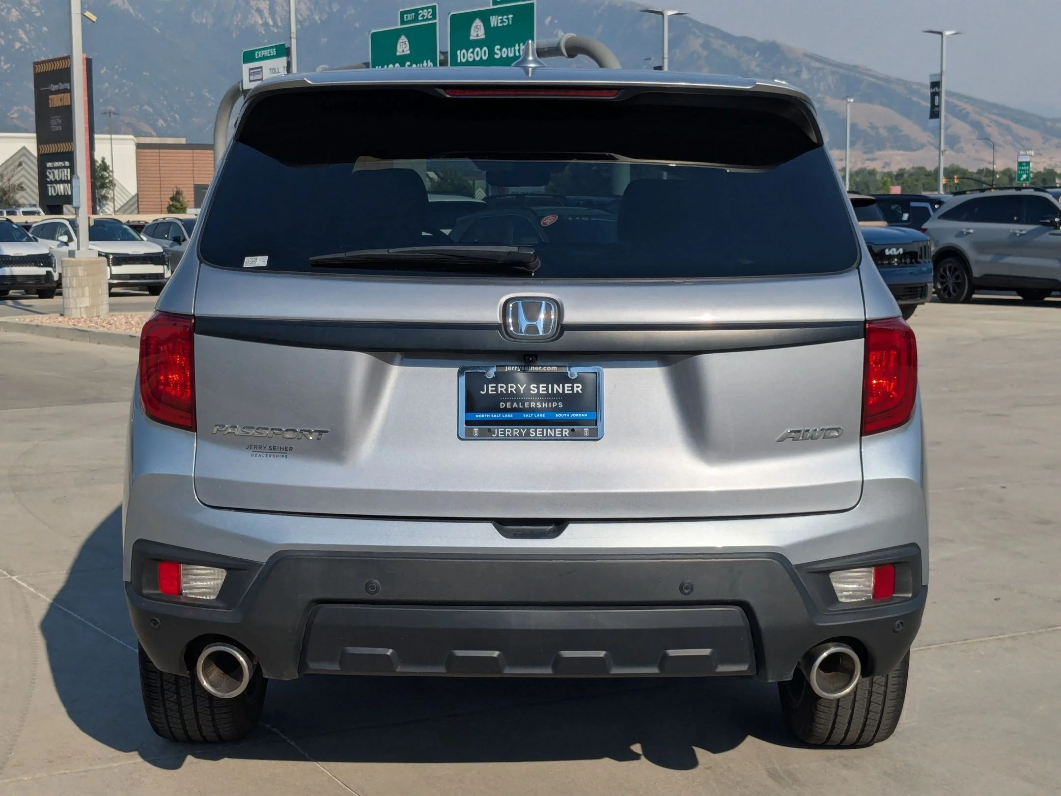 Used 2023 Lunar Silver Metallic Honda EX-L image 5