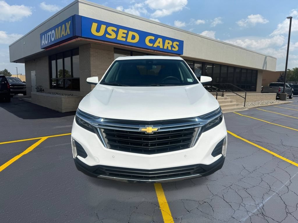 Used 2024 Summit White Chevrolet LT image 3